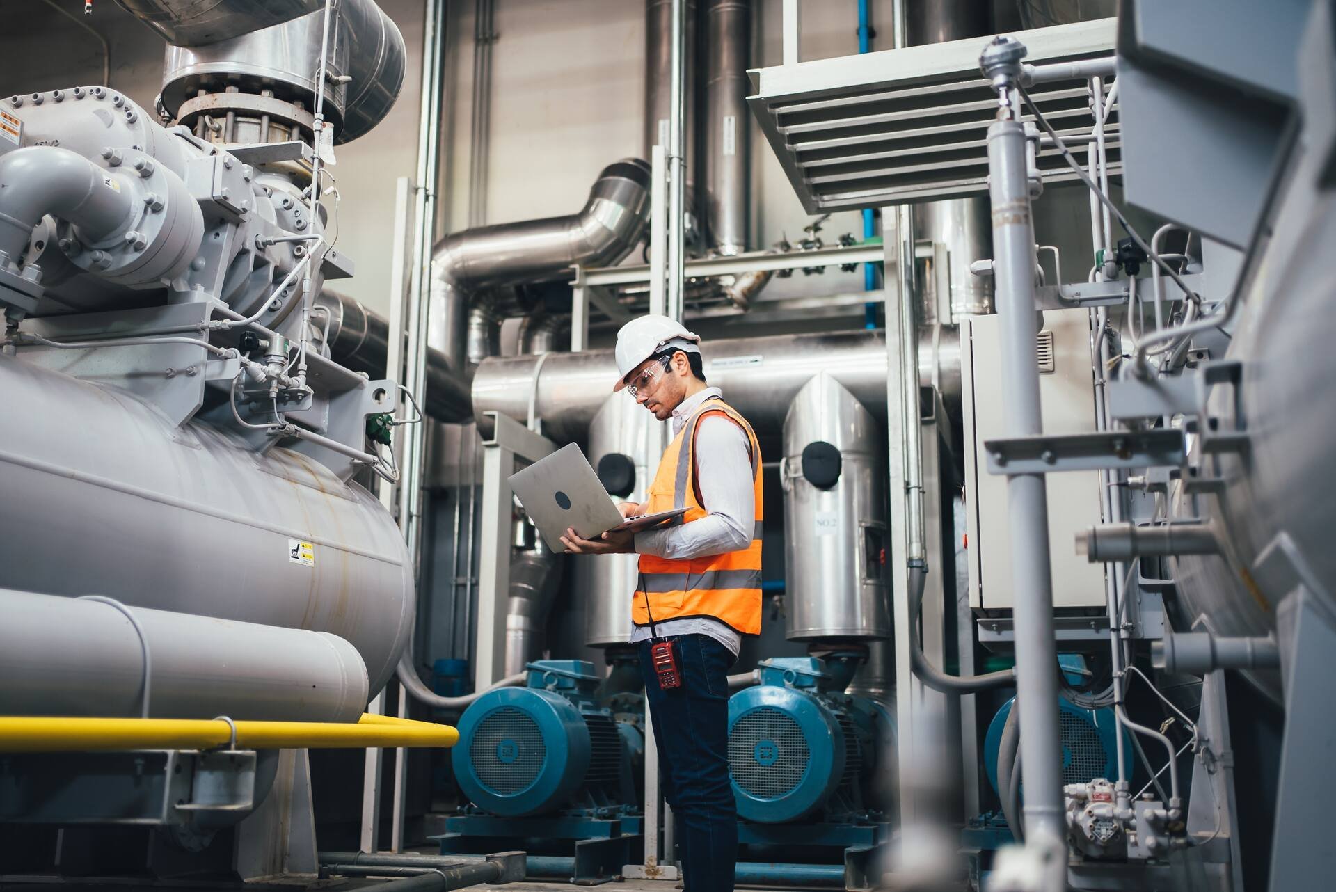 Professional-worker-of-modern-factory-using-laptop-controlling-program-to-automatic-machinery-Engineering-with-laptop-Programmable-Logic-Controller-to-manage-large-machine-working-full-automatic